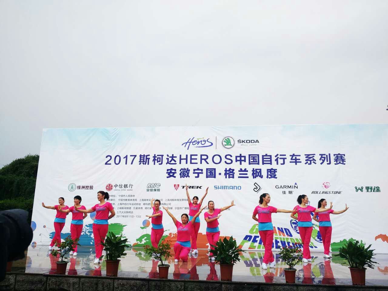 1-寧國(guó)市政府廣場(chǎng)，開(kāi)幕式前的演出