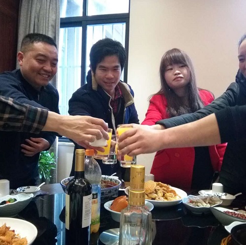 尊龙凯时的年味不一樣！----尊龙凯时為一線員工獻(xiàn)上除夕“愛(ài)心團(tuán)圓”飯